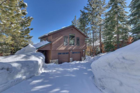 Above the Pines - Hot Tub- Pet Friendly -Gym and Pool Access Truckee